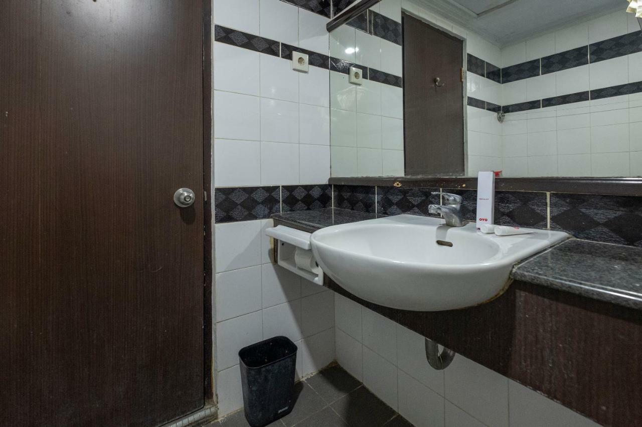 Oyo 628 Losari Metro Makassar Luaran gambar